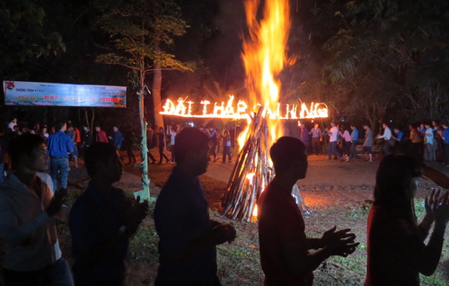 Sinh hoạt lửa truyền thống với chủ đề “Đất Tháp oai hùng”